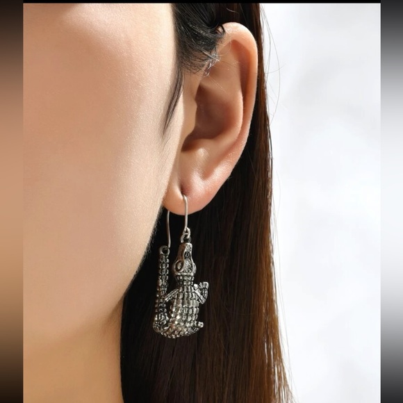 🐊 Awesome Rustic Style Alligator Crocodile Croc Hoop Earrings 🐊 - Picture 1 of 4